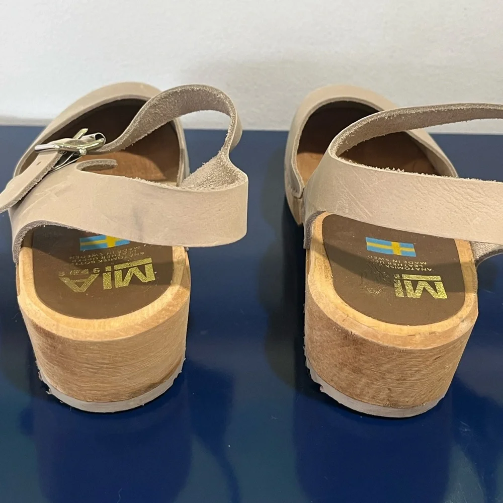 Mia Suede Slingback Clogs Sz 8 EU 38 Mary Janes Buckle Wood Platform Heels Beige - Picture 4 of 9